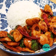 เมนูของร้าน มังกรกะเพรา ไก่ย่างจิ้มแจ่ว เกี๊ยวซ่า ข้าวหน้าญี่ปุ่น