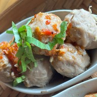 เมนูของร้าน ก๋วยเตี๋ยวเรือ ร้าน ณ อยุธยา ริมคลองบางระมาด