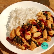 เมนูของร้าน มังกรกะเพรา ไก่ย่างจิ้มแจ่ว เกี๊ยวซ่า ข้าวหน้าญี่ปุ่น