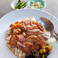 เมนูของร้าน เสริฐ ข้าวหมูแดง