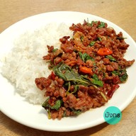 เมนูของร้าน มังกรกะเพรา ไก่ย่างจิ้มแจ่ว เกี๊ยวซ่า ข้าวหน้าญี่ปุ่น