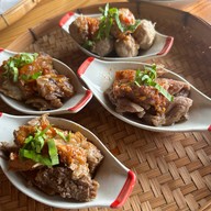 เมนูของร้าน ก๋วยเตี๋ยวเรือ ร้าน ณ อยุธยา ริมคลองบางระมาด