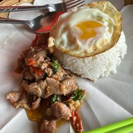 เมนูของร้าน ก๋วยเตี๋ยวเรือ ร้าน ณ อยุธยา ริมคลองบางระมาด