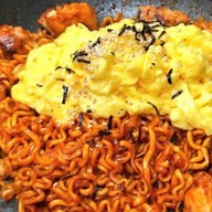 มาม่าเกาหลี ข้าวไก่ทอด พหลโยธิน 40