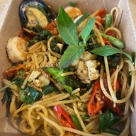 กะเพราXข้าวมันไก่ แม่คำปอง ซีเจมอล