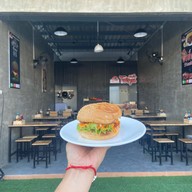 กะเพราXข้าวมันไก่ แม่คำปอง ซีเจมอล