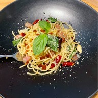 กะเพราXข้าวมันไก่ แม่คำปอง ซีเจมอล