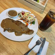 กะเพราXข้าวมันไก่ แม่คำปอง ซีเจมอล