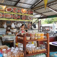 บรรยากาศ ก๋วยเตี๋ยวเป็ด ป.เป็ดพะโล้ ลาดพร้าว130 -