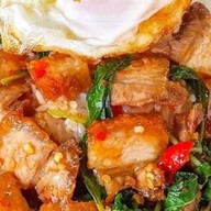 พี่ไก่ ตามสั่ง หลังมอราชภัฏอพาร์ทเม้นท์พิมลพรตึกสีน้ำเงิน