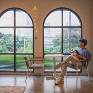 บรรยากาศ Drinks On Me (ดริ๊งส์ ออน มี) พญาไทย