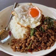 เมนูของร้าน กะเพราป่า พริกแห้ง คลองแห้ง