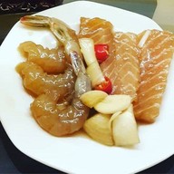 แซ่บไฟลุก