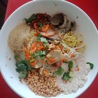 เมนูของร้าน ก๋วยเตี๋ยวหมูสับสูตรโบราณ.  ก๋งฮั้ว 1