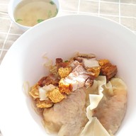 เมนูของร้าน มิ้นท์บะหมี่เกี๊ยวกุ้งยักษ์ ข้าวหมูแดงหมูกรอบ เล้งแซ่บบบ มิ้นท์บะหมี่เกี๊ยวกุ้งยักษ์