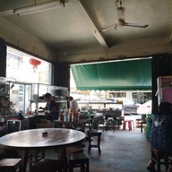 บรรยากาศ ประชานิยม