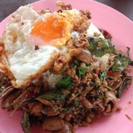 เมนูของร้าน กะเพราป่า พริกแห้ง คลองแห้ง