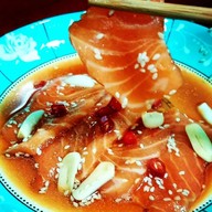 แซ่บไฟลุก