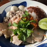 ก๋วยเตี่ยวหมูต้มยำโบราณ/บะหมี่หมูแดง ข้าวหมูแดง ไก่เทริยากิ