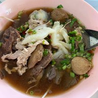เมนูของร้าน ก๋วยเตี๋ยวเฮียตี๋น้อย เนินมะกอก