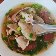 ก๋วยเตี่ยวหมูต้มยำโบราณ/บะหมี่หมูแดง ข้าวหมูแดง ไก่เทริยากิ