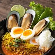 เมนูของร้าน ก๋วยเตี๋ยวต้มยำไข่หวานยางมะตูม -