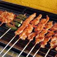 ข้าวหมูทอดกระเทียมพริกโดด