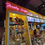 หน้าร้าน Freshy Crepe ( เฟรชชี่เครป ) เดอะสตรีทรัชดา