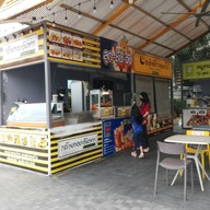 หน้าร้าน ลูกชิ้นจัง ปตท วีพลัส ลูกชิ้นจัง ปตท เทพารักษ์ .8