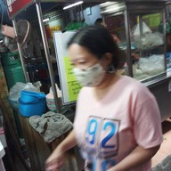 หน้าร้าน ก๋วยเตี๋ยวลูกชิ้นหมูเกาะสมุย