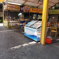 หน้าร้าน ลูกชิ้นจัง ปตท วีพลัส ลูกชิ้นจัง ปตท เทพารักษ์ .8