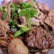 เมนูของร้าน ก๋วยเตี๋ยวเรือ 3 อ. By.แม่จำเนียน .