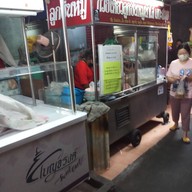 หน้าร้าน ก๋วยเตี๋ยวลูกชิ้นหมูเกาะสมุย