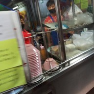 หน้าร้าน ก๋วยเตี๋ยวลูกชิ้นหมูเกาะสมุย