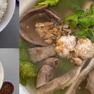 หมื่นลี้ 萬里(ข้าวหมูแดง,หมูกรอบ,มันไก่,ไก่ทอด)