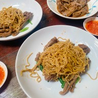 ครัวยายรูญ