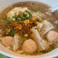 เมนูของร้าน คุณแดงก๋วยจั๊บญวน วังหลัง