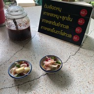 ร้านข้าวหมูทอด