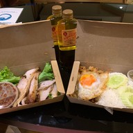 เมนูของร้าน กะเพราพริกแห้ง โคตรอร่อย รามคำแหง 106