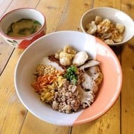 ก๋วยเตี๋ยวต้มยำกากหมูสูตรโบราณ บางคูวัด ปทุมธานี