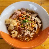 ก๋วยเตี๋ยวต้มยำกากหมูสูตรโบราณ บางคูวัด ปทุมธานี