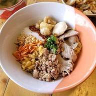 ก๋วยเตี๋ยวต้มยำกากหมูสูตรโบราณ บางคูวัด ปทุมธานี