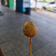 ร้านลูกชิ้นป้าปุ๋ย  สาขาตลาดรวมโชค ฟ้าฮ่าม