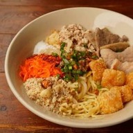 ก๋วยเตี๋ยวต้มยำกากหมูสูตรโบราณ บางคูวัด ปทุมธานี