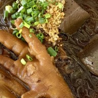 ร้าน น้องโปรย ก๋วยเตี๋ยวหมู🐷