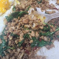 อิ่มจังทำเอง กะเพราถาด (เจ้าเดิมย้ายมาจากสาทรซอย 2) ตึก SV tower พระราม 3 ศูนย์อาหารชั้น LG รับอาหารที่ร้านข้าวแกงแม่ปุ้ย