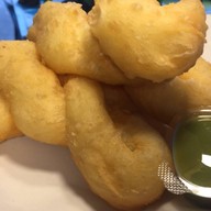 คุณเพ็ญอาหารเช้า(โจ๊ก ปาท่องโก๋เจ้าเก่าสงขลา) ใต้ถุนบ้าน