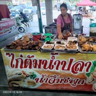ไก่ต้มน้ำปลาน้ำจิ้มซีฟู้ดตลาดสุวรรณเกลียวทอง(ท่าเรือ) ตลาดสุวรรณเกลียวทอง