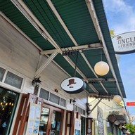 หน้าร้าน Uncle & Friends Rustic Cafe Oldtown