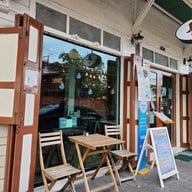 หน้าร้าน Uncle & Friends Rustic Cafe Oldtown